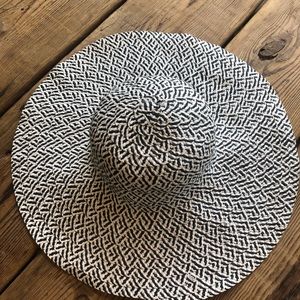 Cute sun hat one size black and white